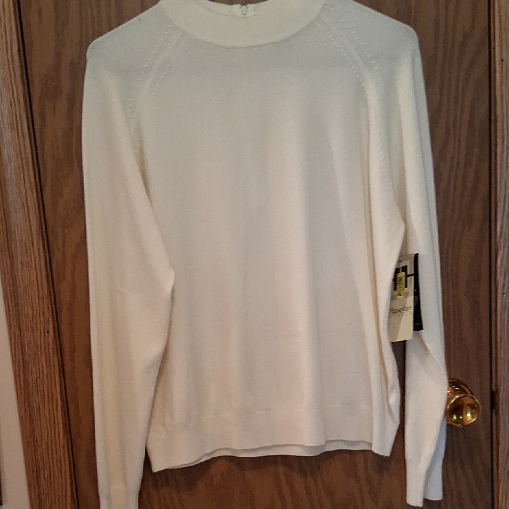 Chic Cream Turtleneck Sweater